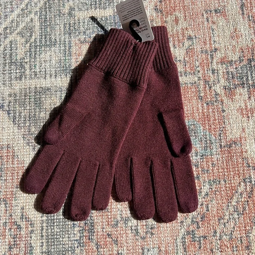 NWT Lululemon warm revelation gloves M/L Burgundy